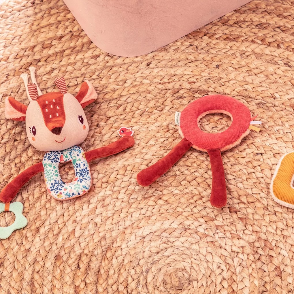 Lilliputiens - plyšová reťaz s aktivitami - jelenček Stella