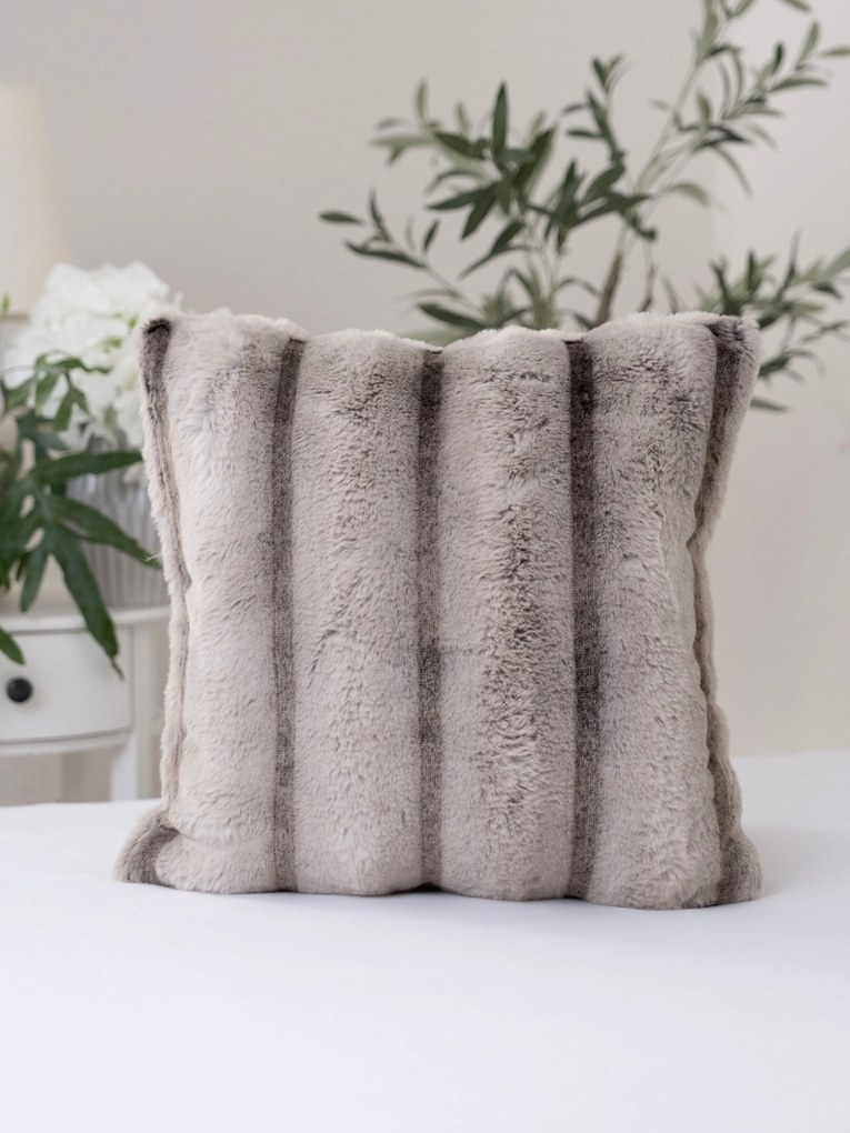 Luxusná mikroplyšová obliečka na vankúš 40 × 40 cm - Lucia