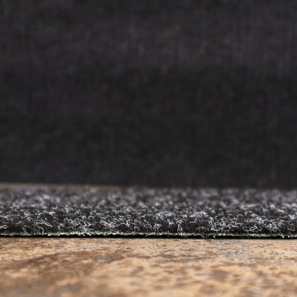 Betap, Umelá tráva Wembley jedinečná čierna, spodná časť s nopmi (na pevné podklady), šíře 2m,4m, čierna, nopy, chodba / predsieň