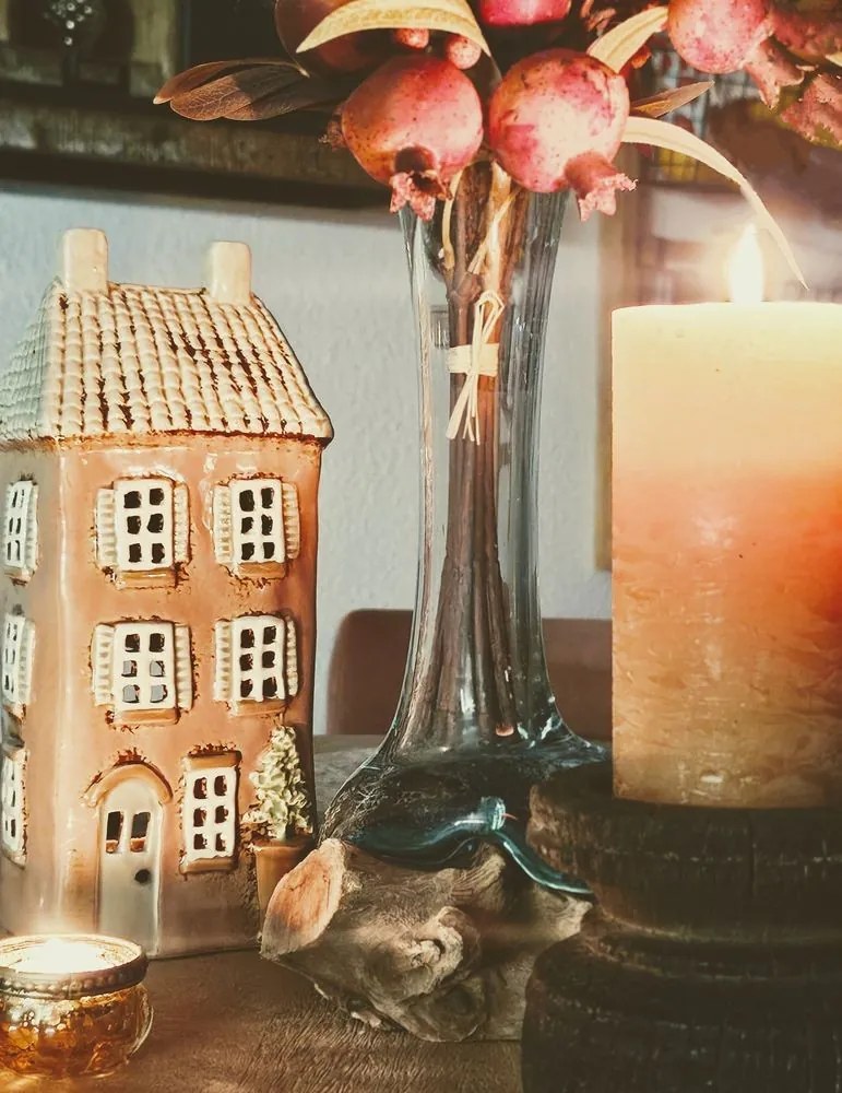 Hnedý keramický svietnik na čajovú sviečku domček Amster Village - 12*9*28 cm