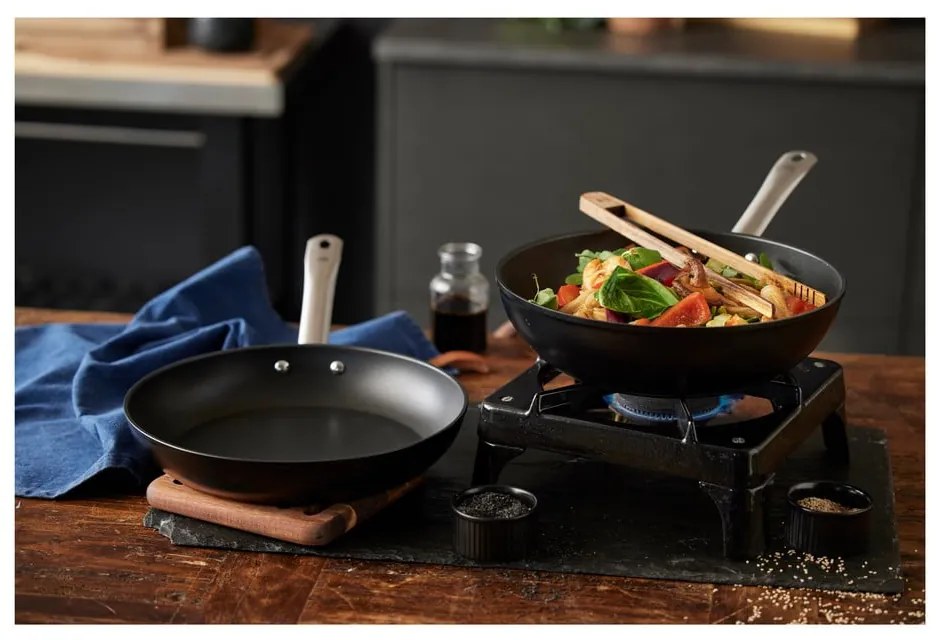 Wok hliníková panvica s nepriľnavým povrchom ø 28 cm – Holm