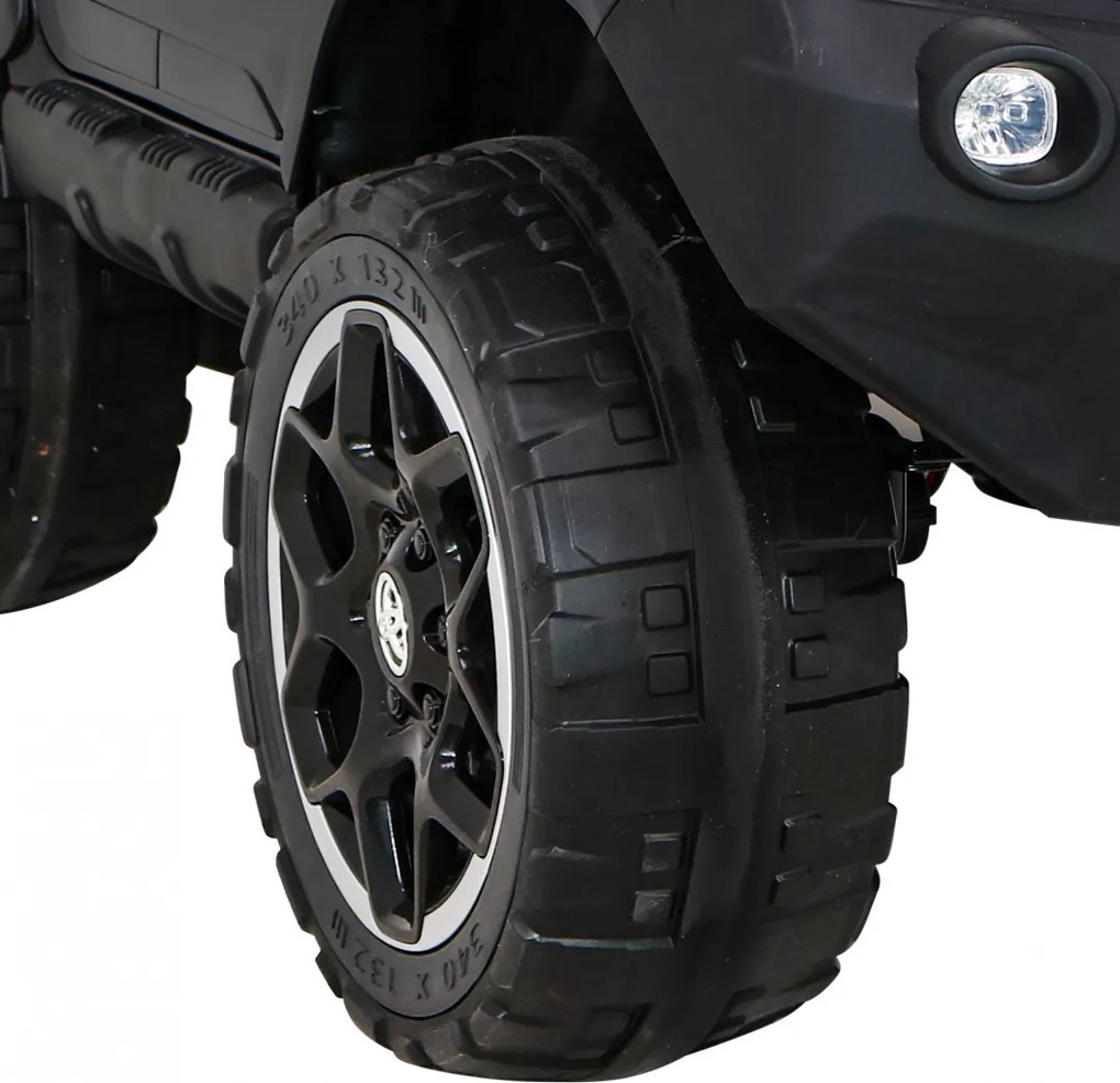 Ramiz Pickup Toyota Hilux čierny