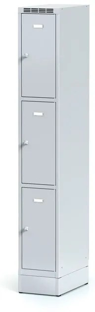 Alfa 3 Šatníková skrinka na sokli s úložnými boxami, 3 boxy, 1920 x 300 x 500 mm, otočný zámok, sivé dvere