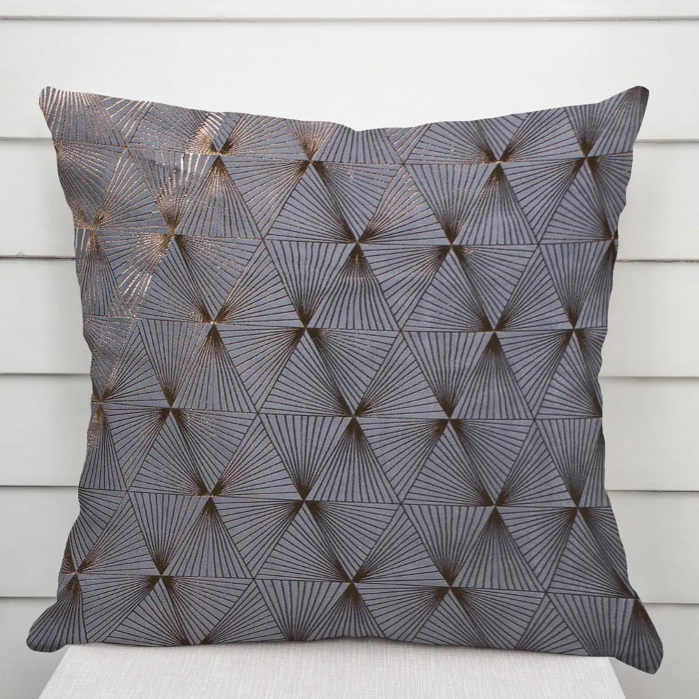 Biante Zamatová obliečka na vankúš Isabela IBL-003 Rose Gold trojuholníky na sivom 50 x 70 cm
