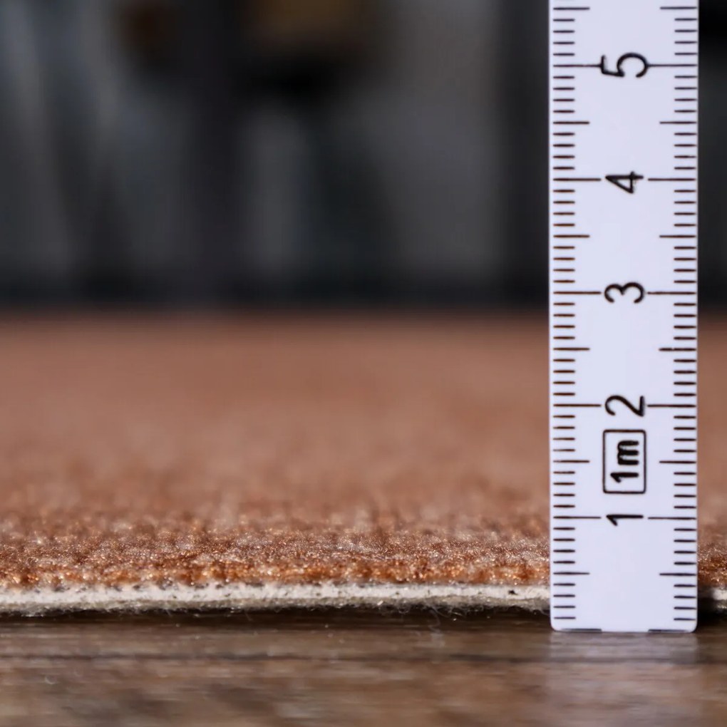 Associated Weavers, Metrážny koberec Bruno terra, na mieru, šíře 4m, oranžová, filc, chodba / predsieň