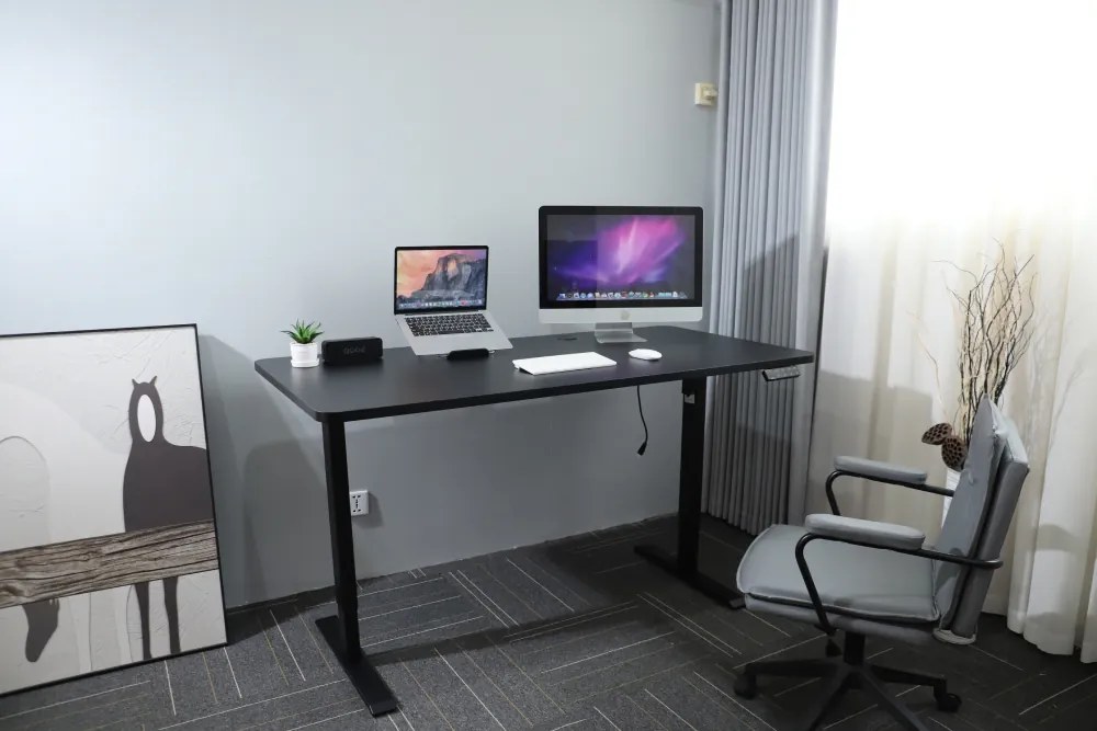 Výškovo nastaviteľný elektrický stôl BestBerg BBAT-16BB / rozmer 160x80 cm / výška 85-130 cm / čierny