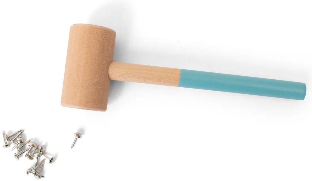 Zatĺkačka s kladivkom a klinčekmi