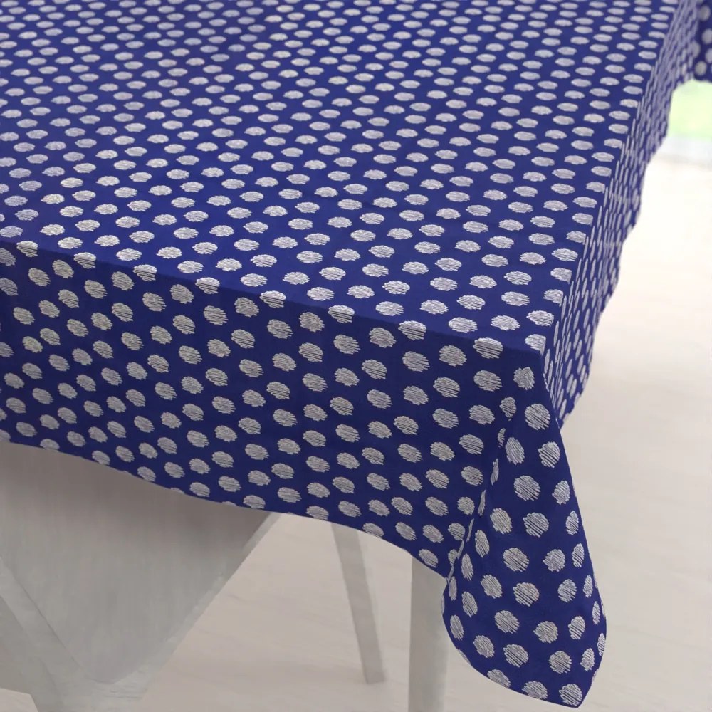 Biante Bavlnený obdĺžnikový obrus Sandra SA-214 Biele bodky na modrom 130x180 cm