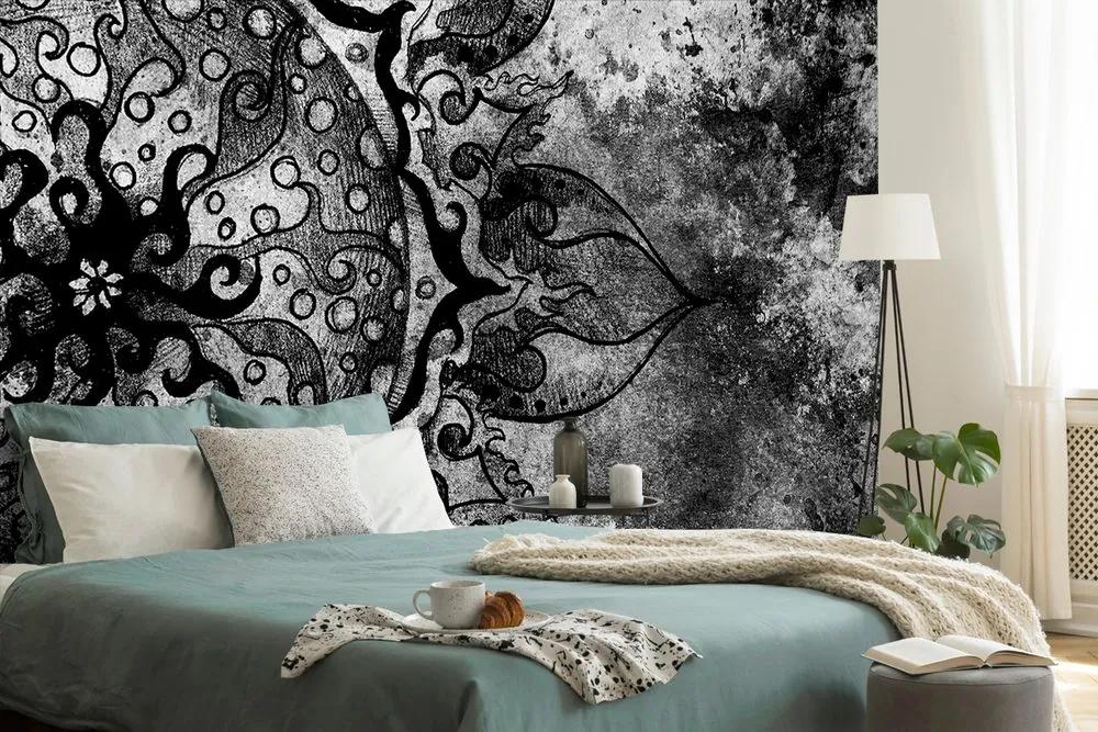 Okúzľujúca samolepiaca tapeta čiernobiela Mandala na abstraktnom pozadí