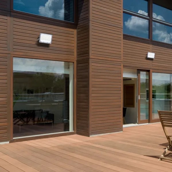 LED Reflektor so solárnym panelom FOCUS 100W/15000 mAh 3,2V 6000K IP65 + DO