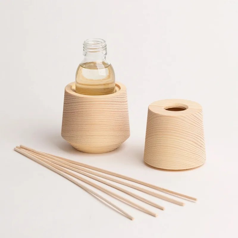 Drevený difuzér Vessel + vôňa hiljaisuus 100ml