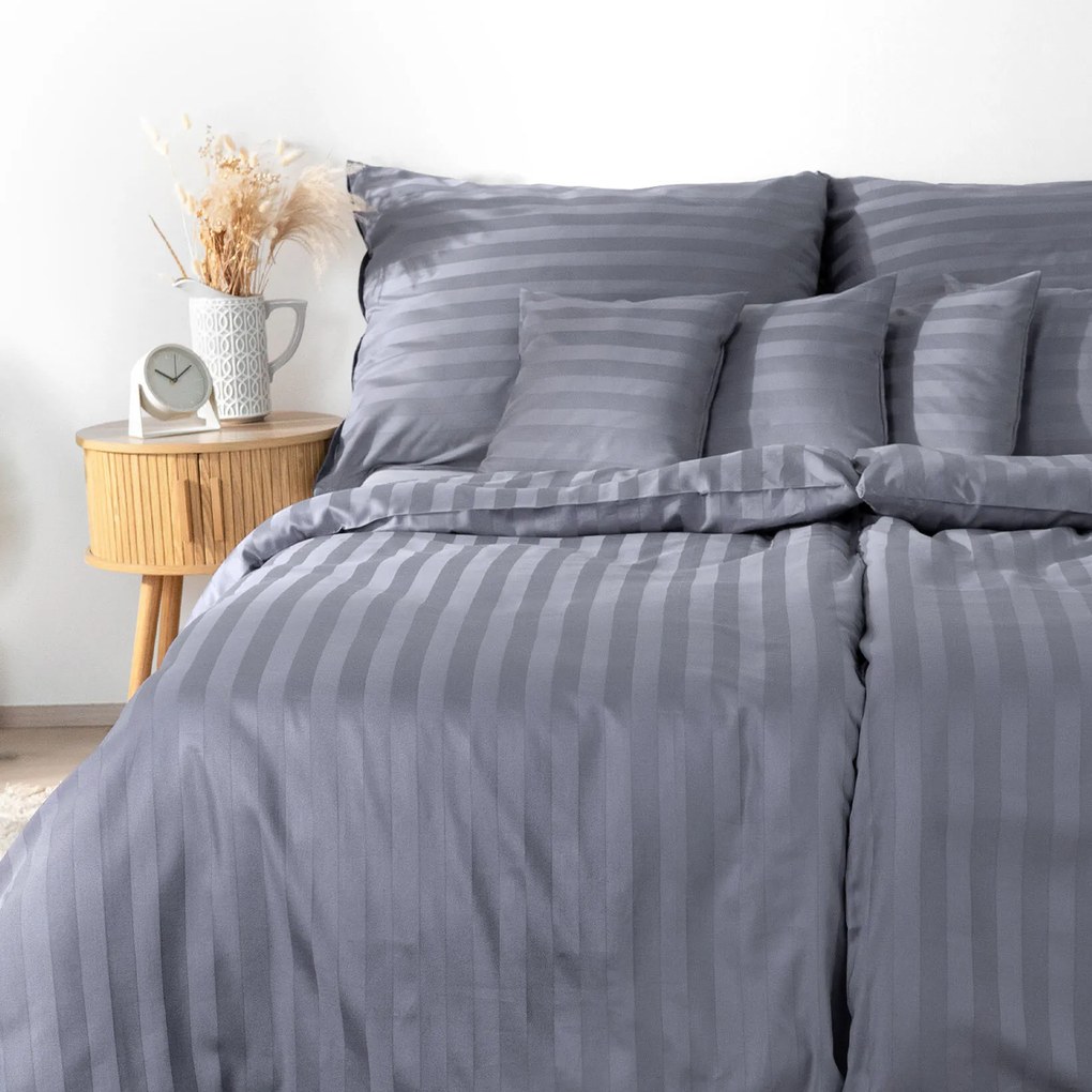 Goldea damaškové posteľné obliečky - tmavo sivé prúžky so saténovým leskom 140 x 220 a 70 x 90 cm