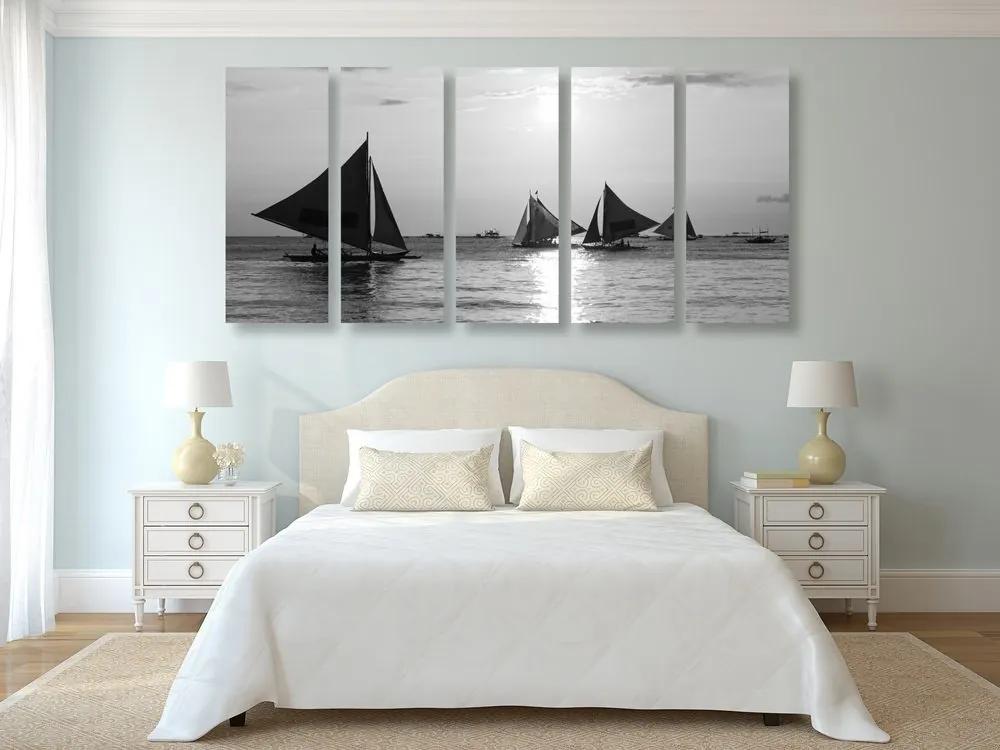 5-dielny obraz nádherný západ slnka na mori v čiernobielom prevedení - 200x100
