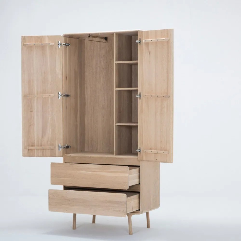 Šatníková skriňa z masívneho dubového dreva s 2 zásuvkami Gazzda Fawn