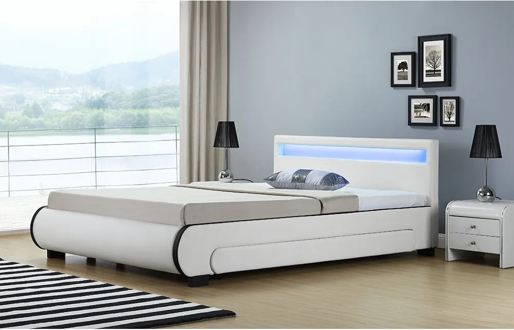Čalúnená posteľ ,,Bilbao" s úložným priestorom 140 x 200 cm - biela
