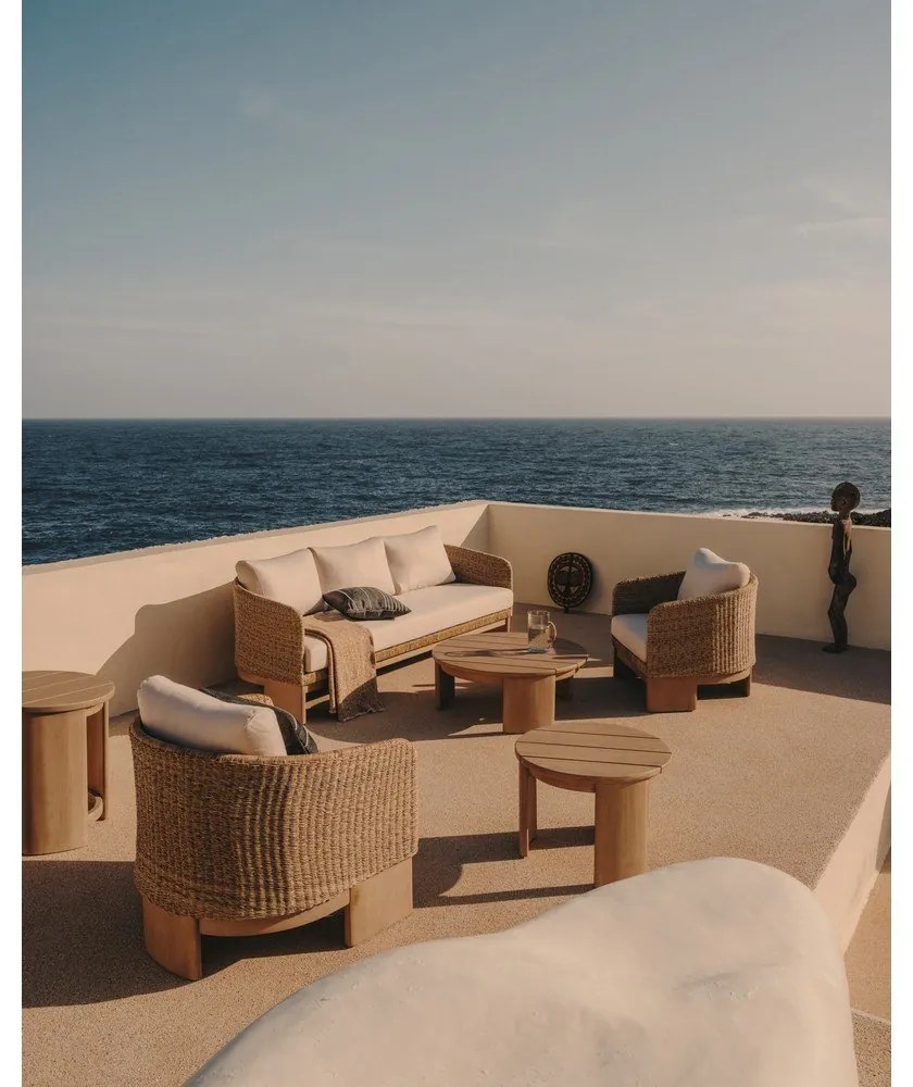 Béžové/v prírodnej farbe drevené/z umelého ratanu záhradné kreslo Xoriguer – Kave Home