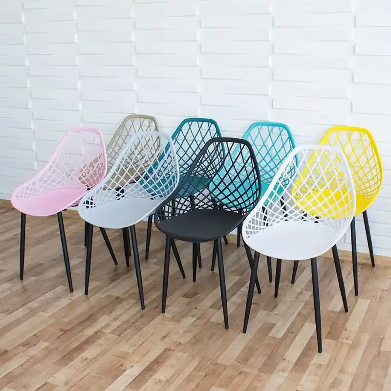 Dekorstudio Jedálenská stolička OSLO béžová na čiernych kovových nohách |  BIANO