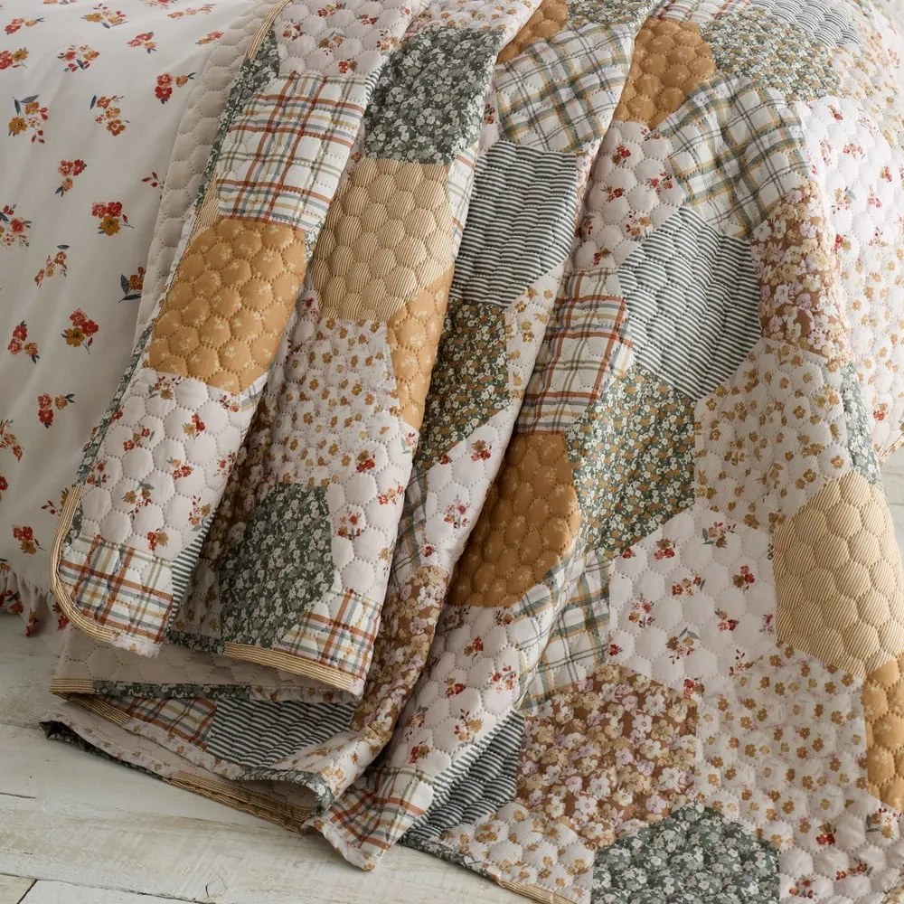 Žlto-béžový prešívaný pléd 220x230 cm Floral Patchwork – Catherine Lansfield