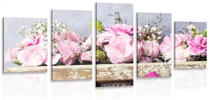 5-dielny obraz kvety karafiátu v drevenej bedničke