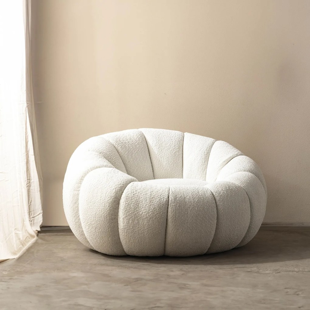 Designové relaxační křeslo KUGI 131 cm boucle bílé