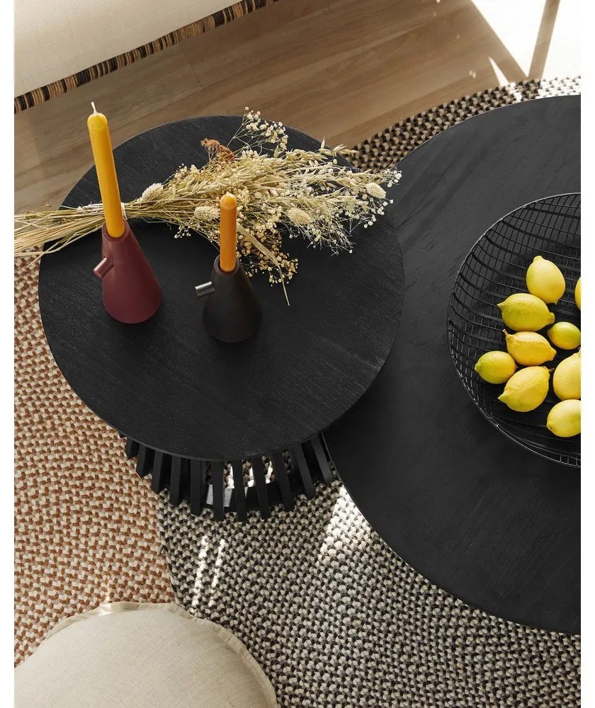 Čierny konferenčný stolík z teakového dreva Kave Home Irune, ⌀ 80 cm
