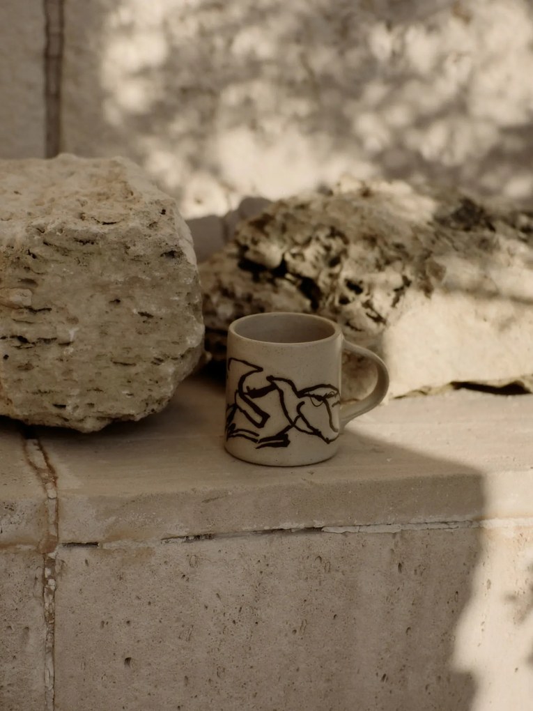 Ferm Living Kameninový hrnček Vuelo Cream 300 ml