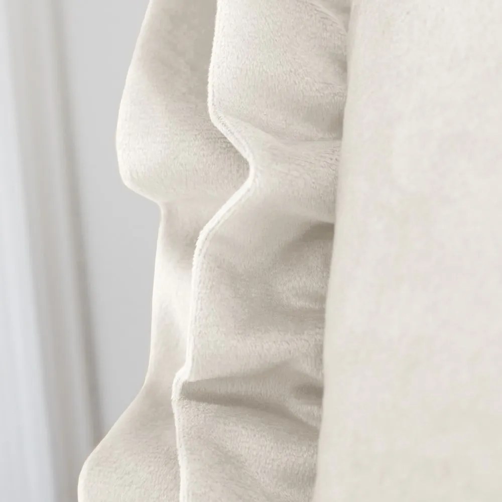 Zamatový dekoračný vankúš 43x43 cm Velvet Double Frill – Catherine Lansfield