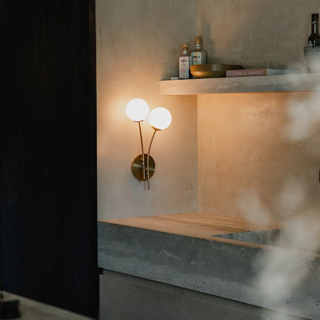 Moderná nástenná lampa zlatá s opálovým sklom 2-svetlo - Atény