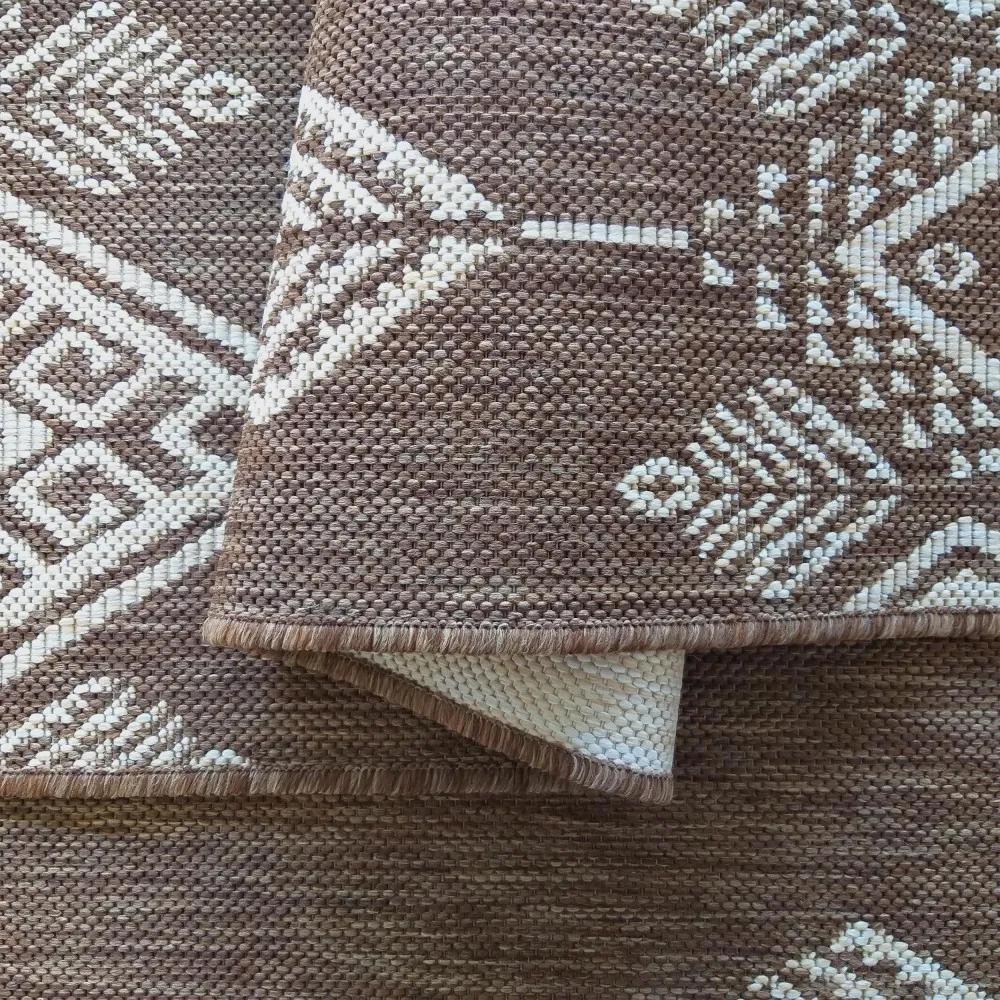 Unikátny koberec s moderným geometrickým vzorom