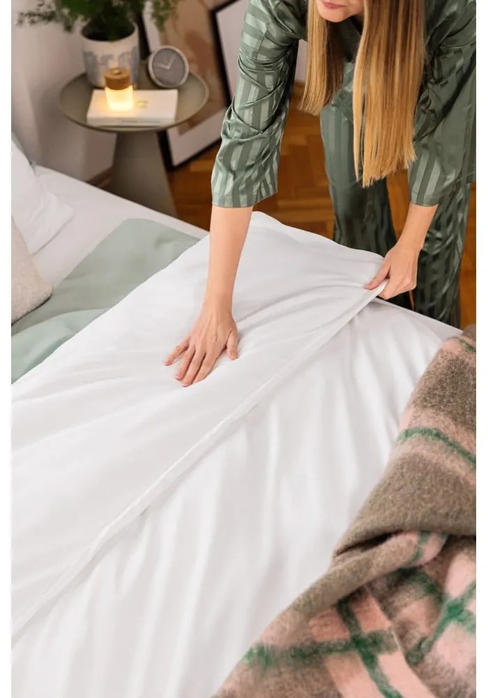 Biele obliečky na dvojlôžko z mikrosaténu 200x200 cm Basic – Bonami Essentials