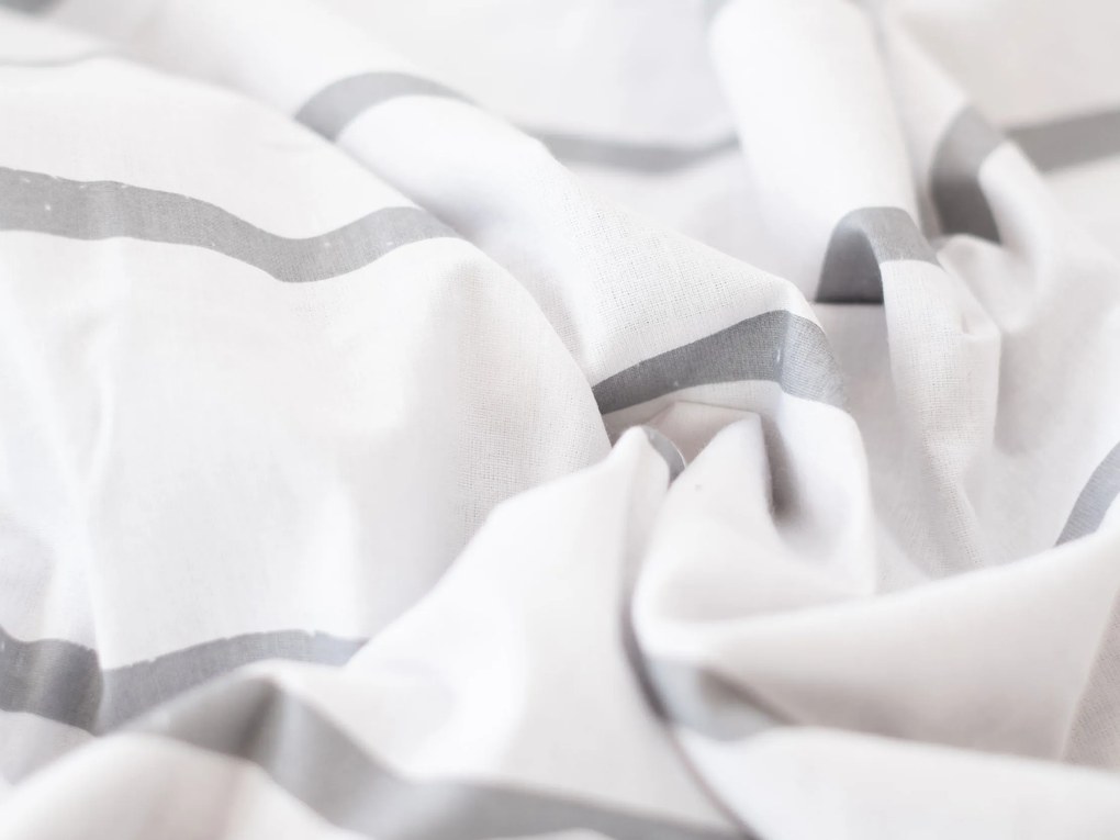 Obliečka na vankúš 70 × 90 cm – Kamala tmavosivé / biele