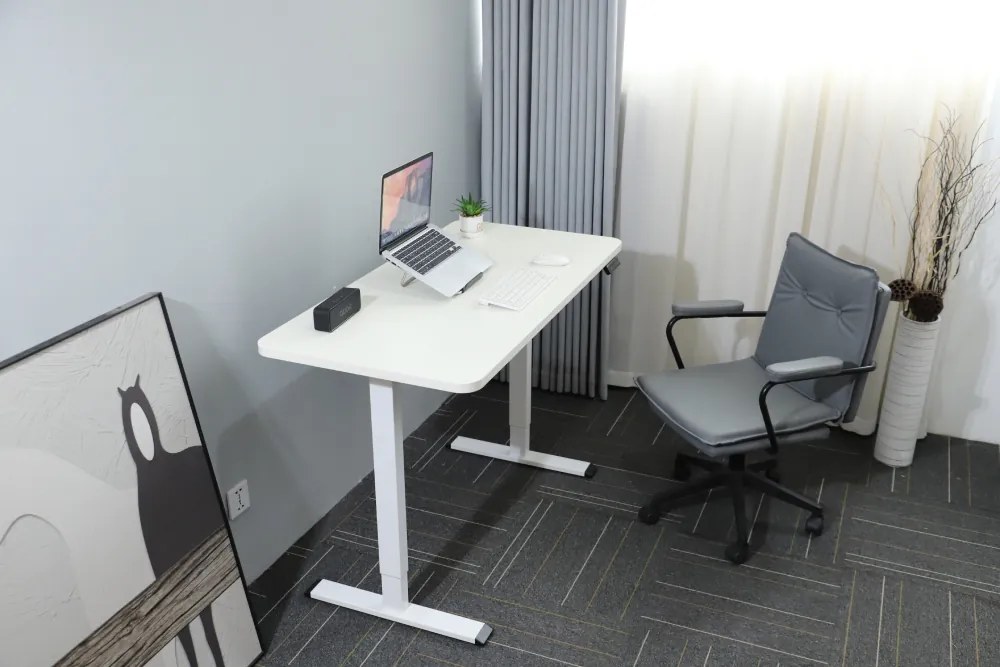 Výškovo nastaviteľný elektrický stôl BestBerg BBAT-12WW / rozmer 120x60 cm / výška 93,4-125,4 cm / biely