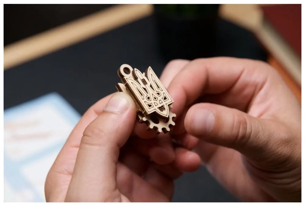 Ugears 3D drevené mechanické puzzle Brave UA Tractor