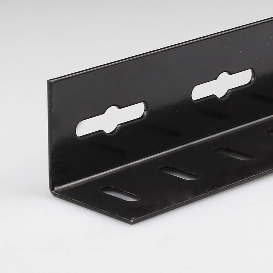 Roh na police čierny lakovaná oceľ 35x35x1000