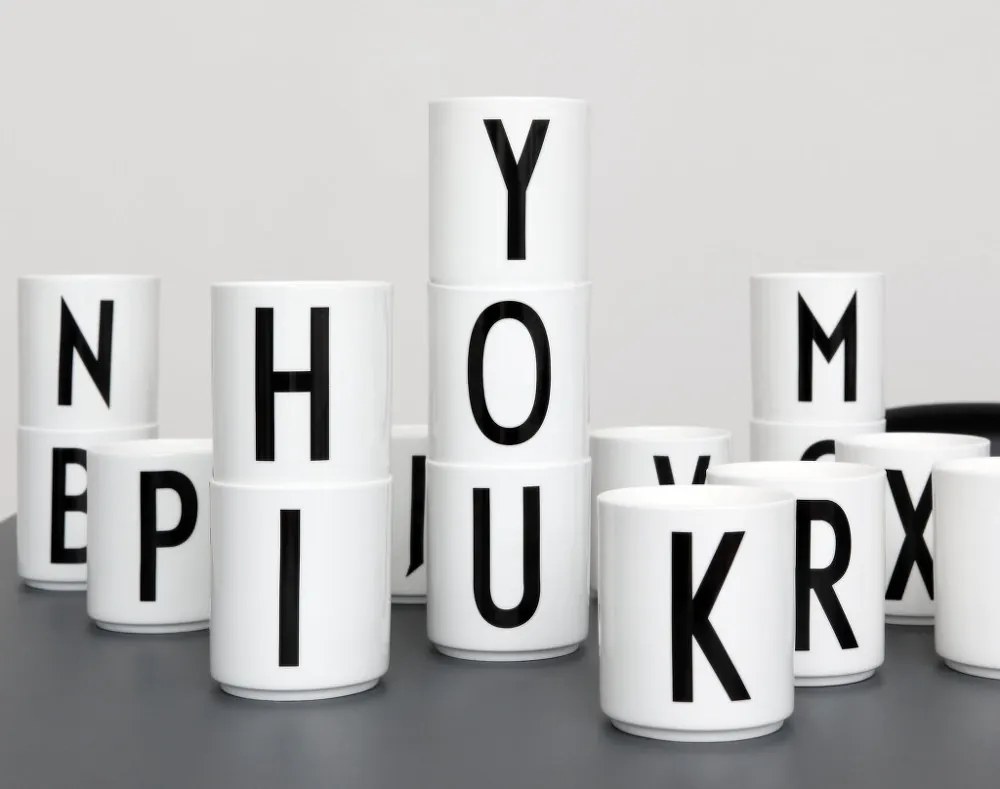 Design Letters Hrnček s písmenom D, white