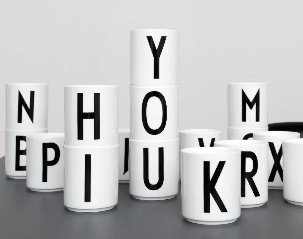 Design Letters Hrnček s písmenom O, white