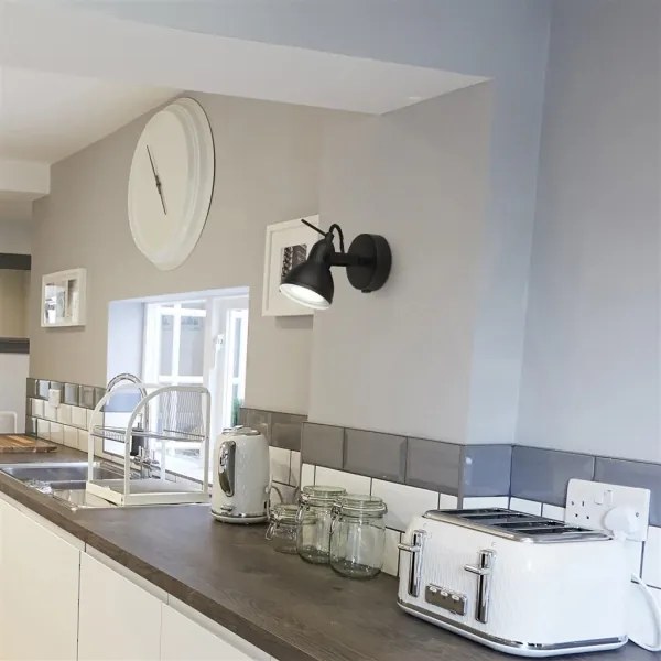 Searchlight 1541BK - Nástenné bodové svietidlo FOCUS 1xGU10/50W/230V čierna