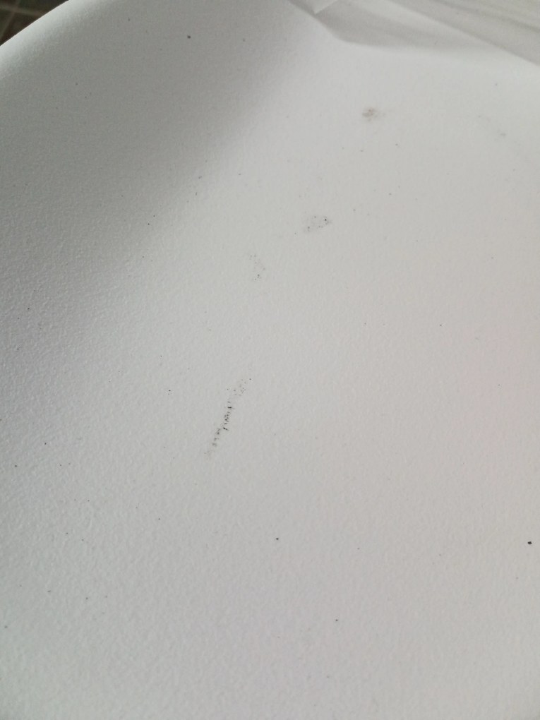 AKCIA Bielo-čierna stolička BALI MARK s bukovými nohami II. trieda