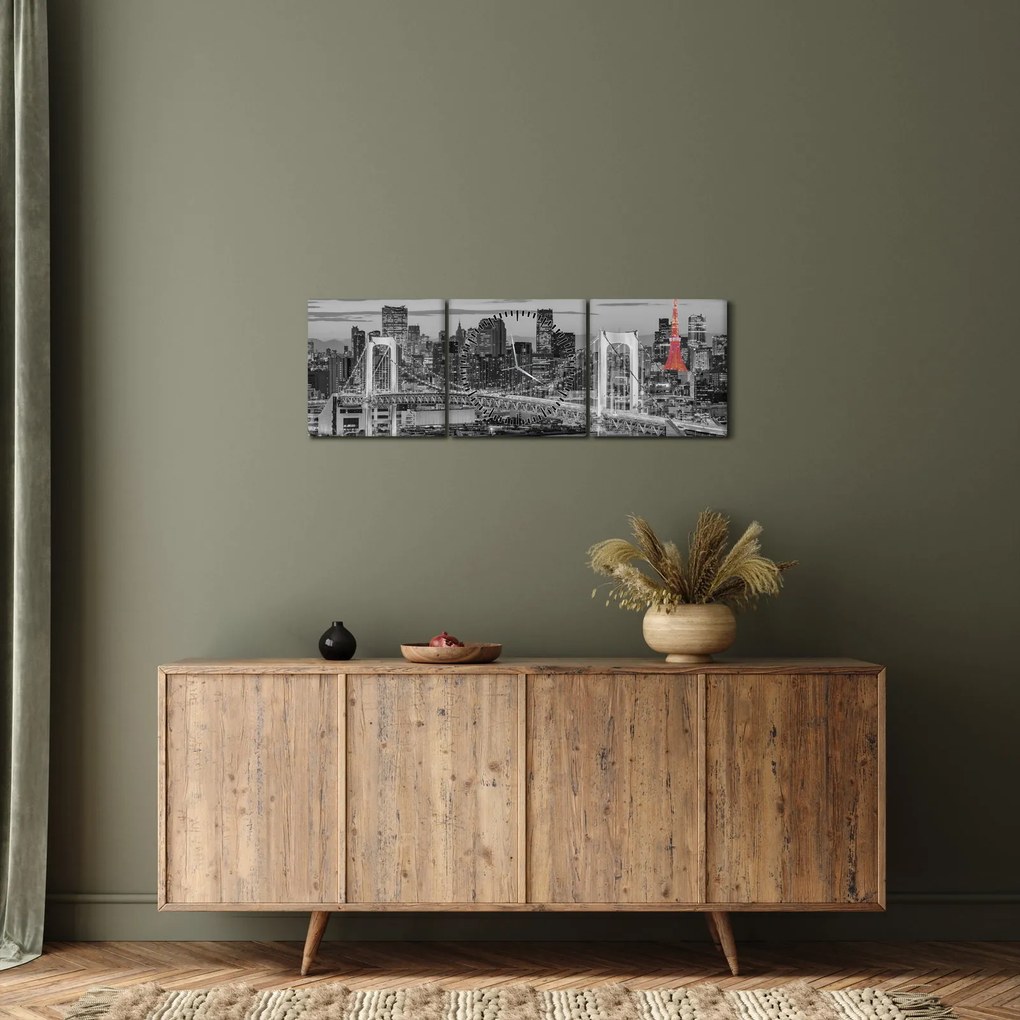 Obraz - Veľkomesto s červenou vežou (s hodinami) (90x30 cm)