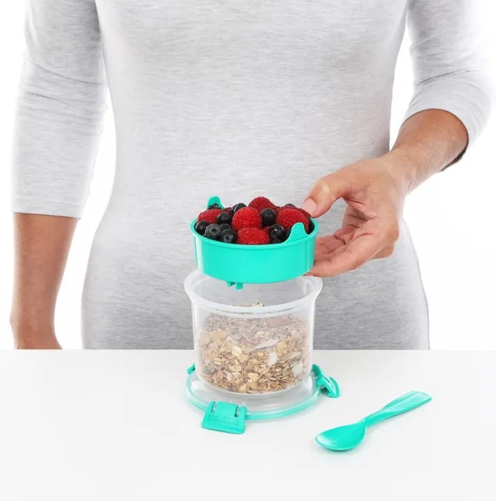 SISTEMA Box na jogurt a müsli, 2 komory+lyžica, SISTEMA, 530ml, mix farieb Farba škatuliek SISTEMA: Zelená