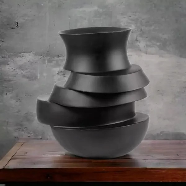 Váza 38x33x36 cm zo živice/matná čierna