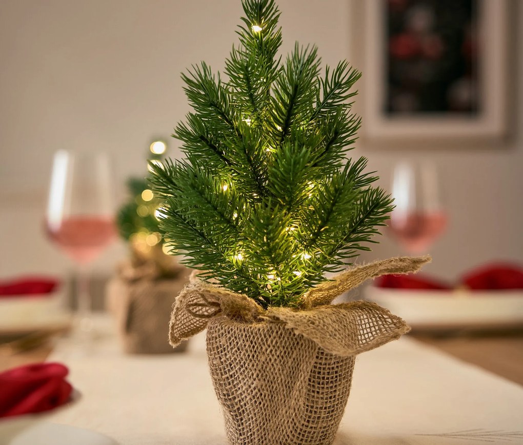 Vianočný stromček s LED, stredne veľký
