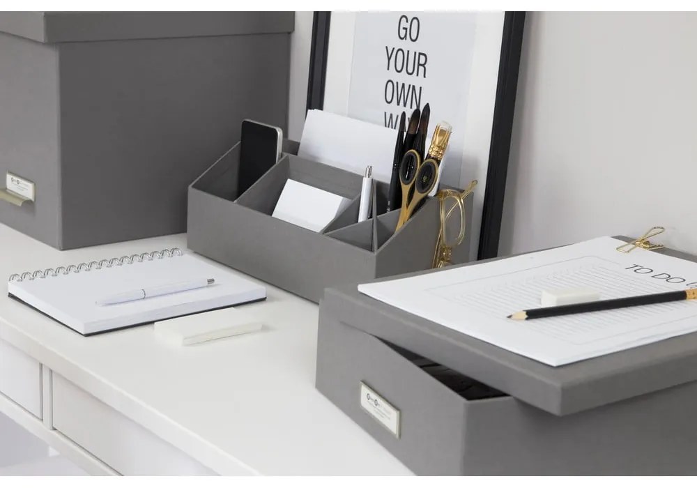 Sivý úložný box s menovkou na dokumenty Bigso Box of Sweden Oskar, veľkosť A4