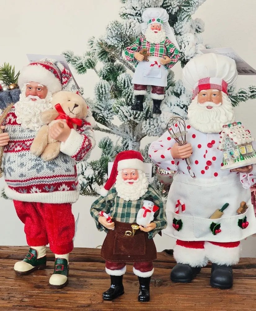 Biela vianočná figúrka Santa Claus kuchár s chalúpkou - 15*10*28 cm