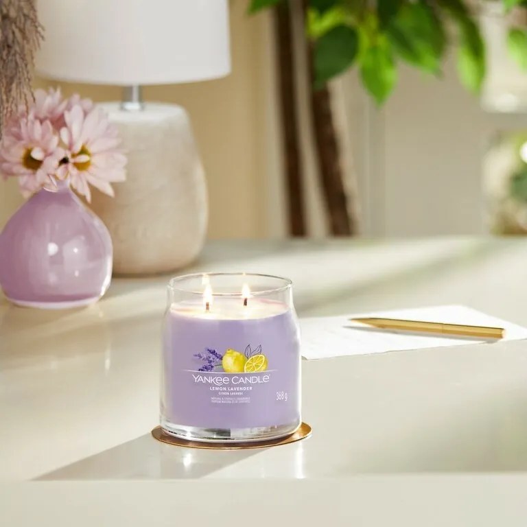 Yankee Candle vonná sviečka Signature v skle stredná Lemon Lavender, 368 g, M