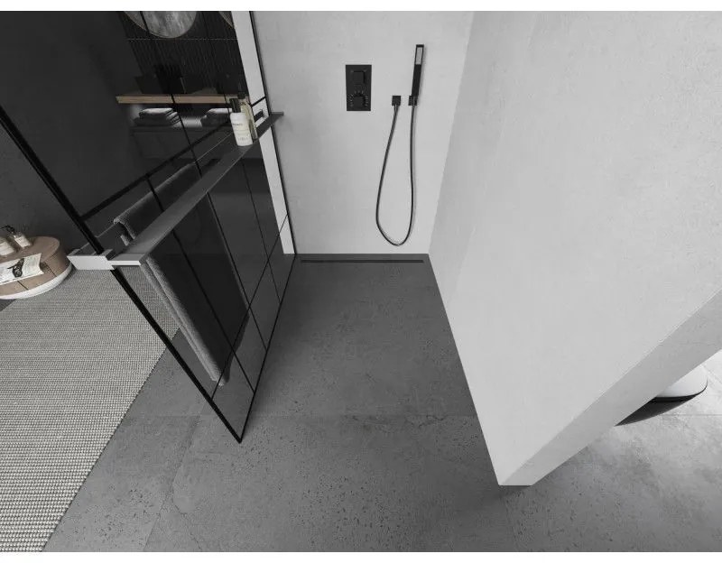 Mexen Kioto+ L, sprchová zástena Walk-In s poličkou a vešiakom 110 x 200 cm, 8mm číre sklo čierny vzor, grafitový profil, 800-110-123-95-78