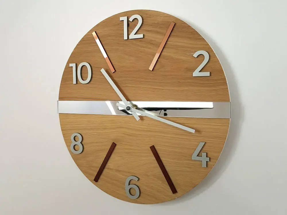 Drevené nástenné hodiny Aksel 33 cm dub prírodná/medená/strieborná