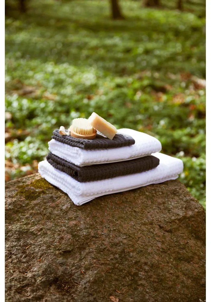 Tmavosivá froté osuška z Bio bavlny 70x140 cm Check – JUNA