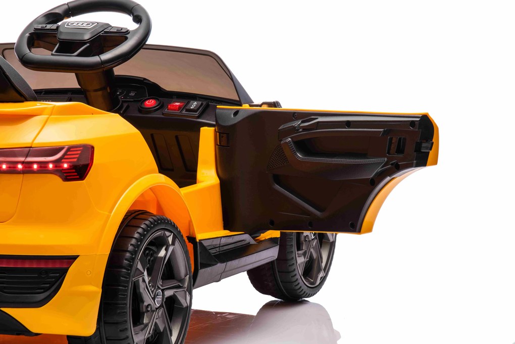 Ramiz Audi SQ8 vozidlo Žltá