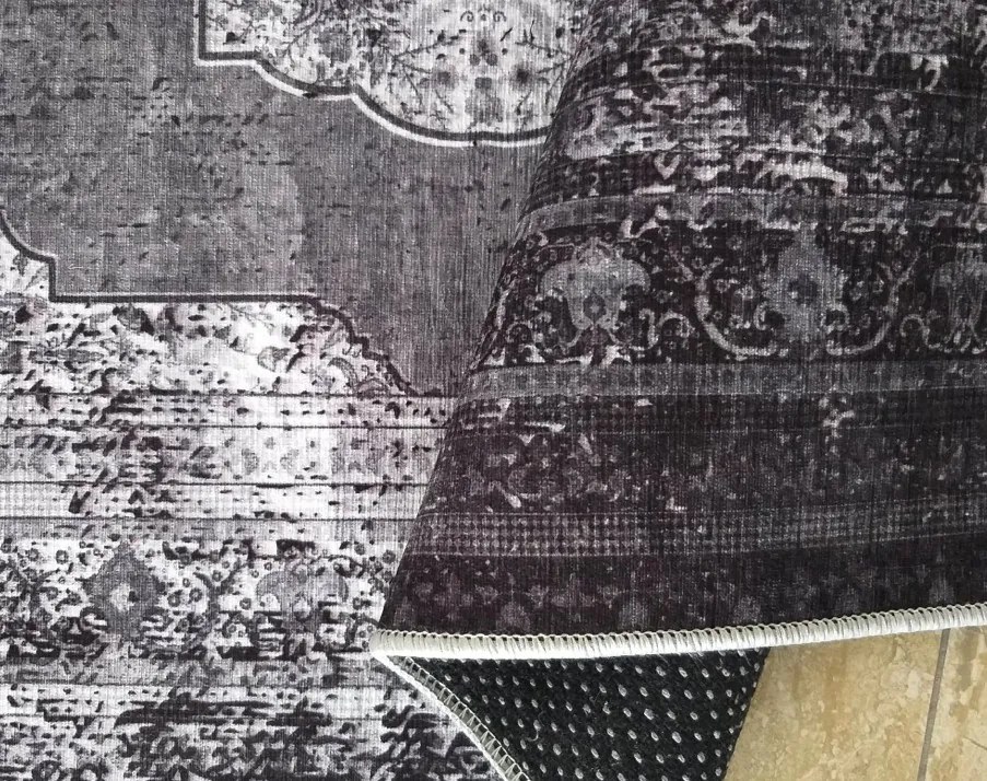 Sivý koberec so vzorom v orientálnom štýle Šírka: 80 cm | Dĺžka: 150 cm